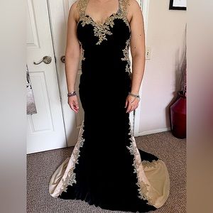 Elegant black and gold may queen prom dress! Price is negotiable!!